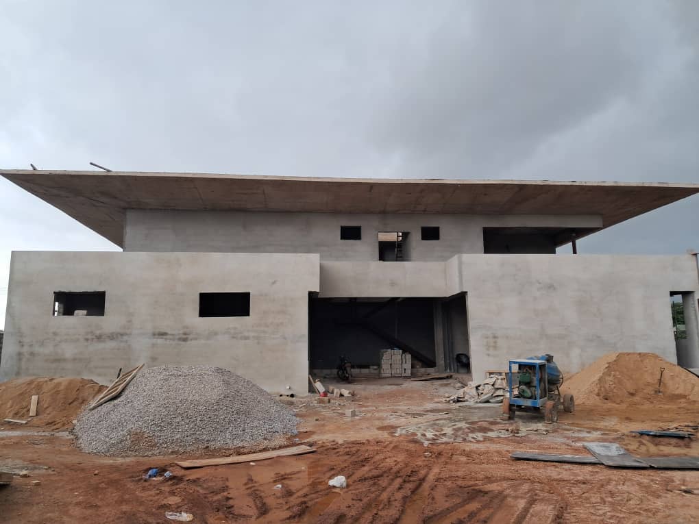 STRUCTURE TAKES SHAPE | Defined by clean lines, a minimalist façade and a dramatic overhanging roof.